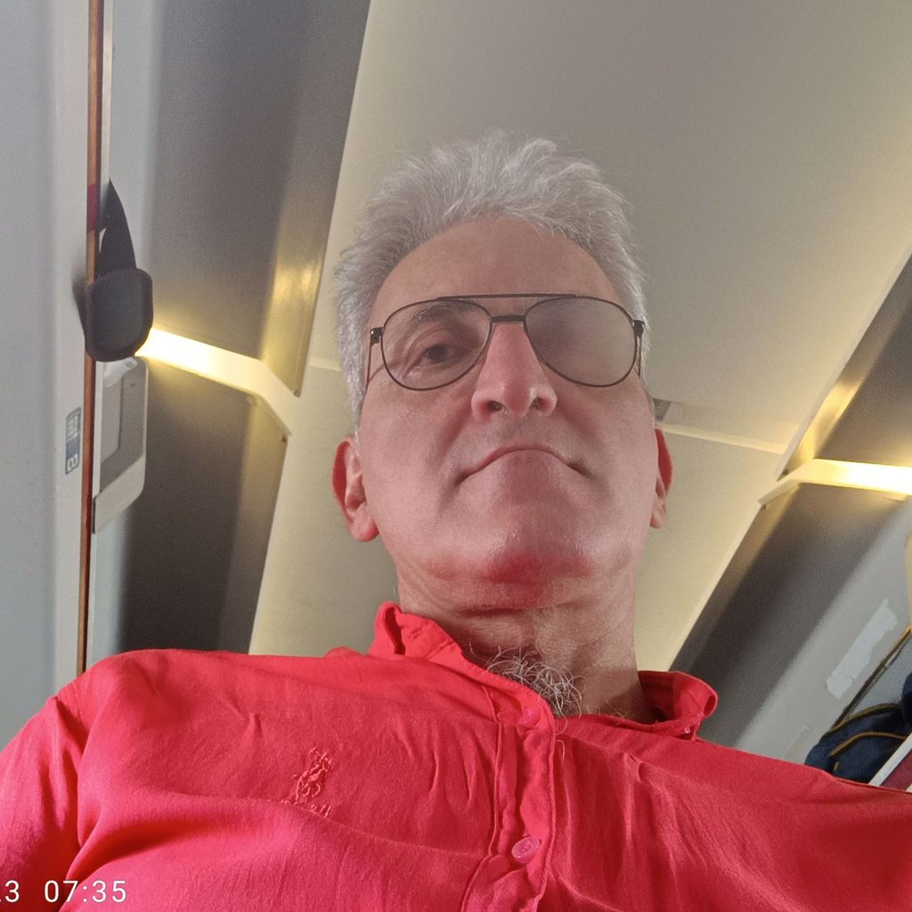 تصویر پروفایل میزبان