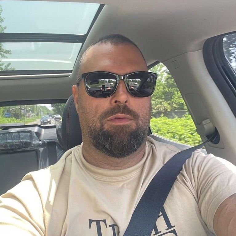 تصویر پروفایل میزبان