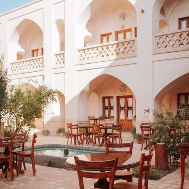 تصویر پروفایل میزبان