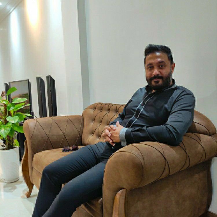تصویر پروفایل میزبان