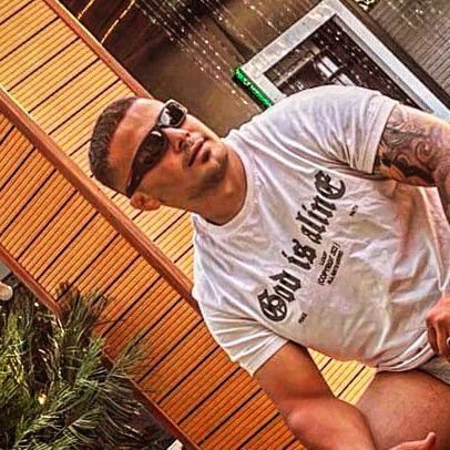 تصویر پروفایل میزبان