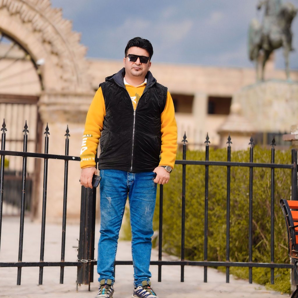 تصویر پروفایل میزبان