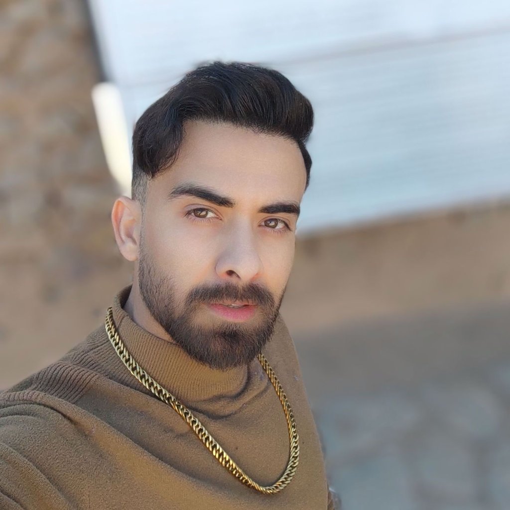 تصویر پروفایل میزبان