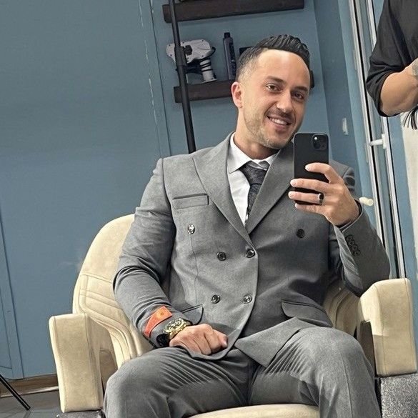 تصویر پروفایل میزبان