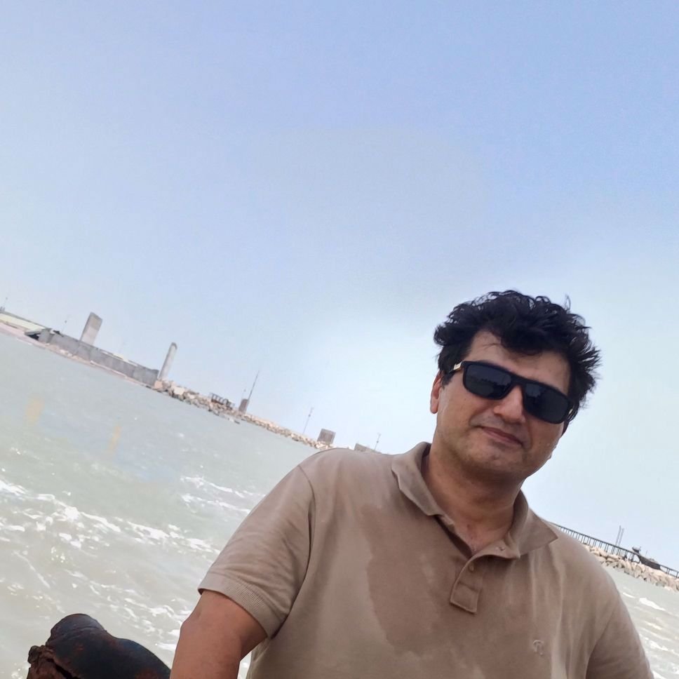 آرش اشراقی
