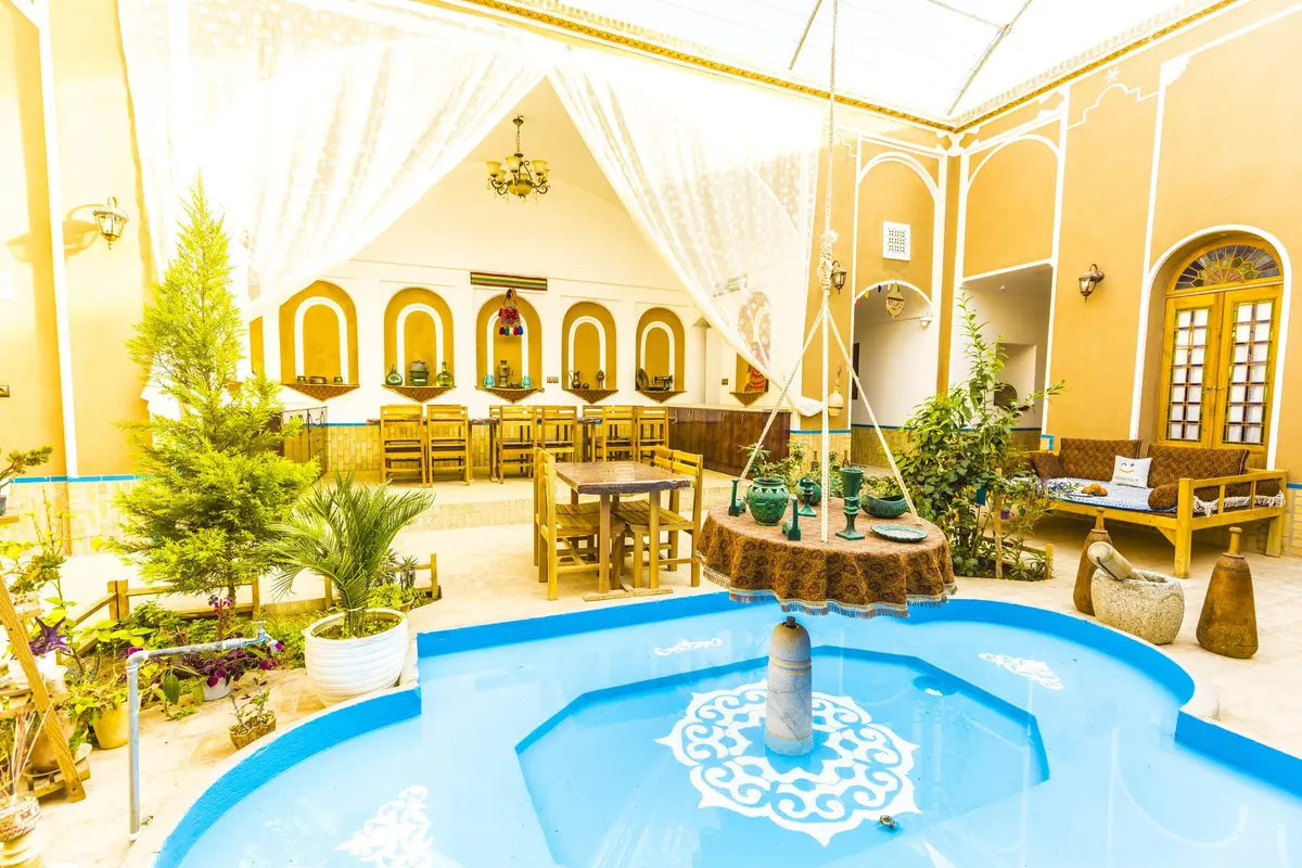 خشت و خاطره - واحد خورشید