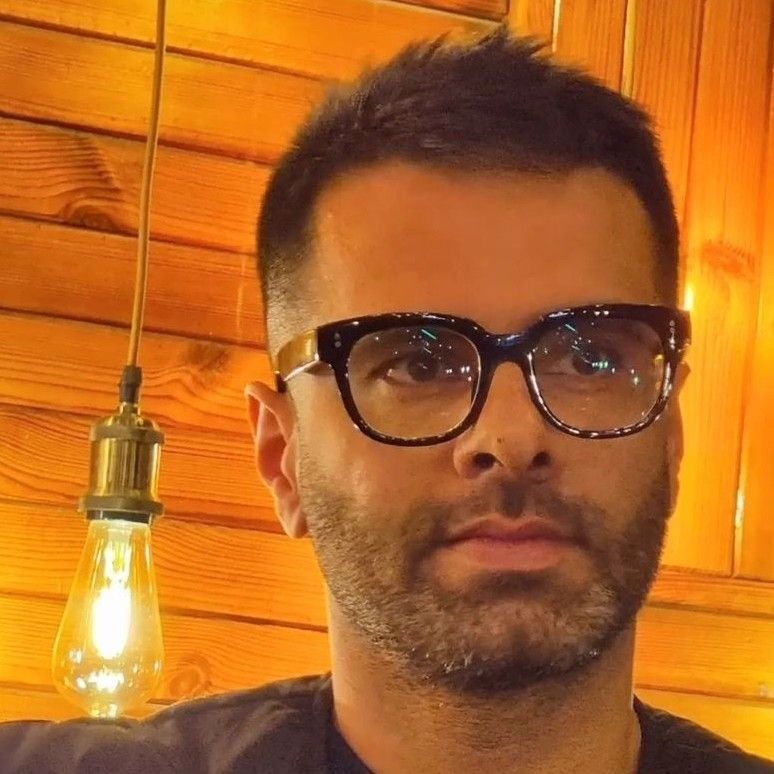 تصویر پروفایل میزبان