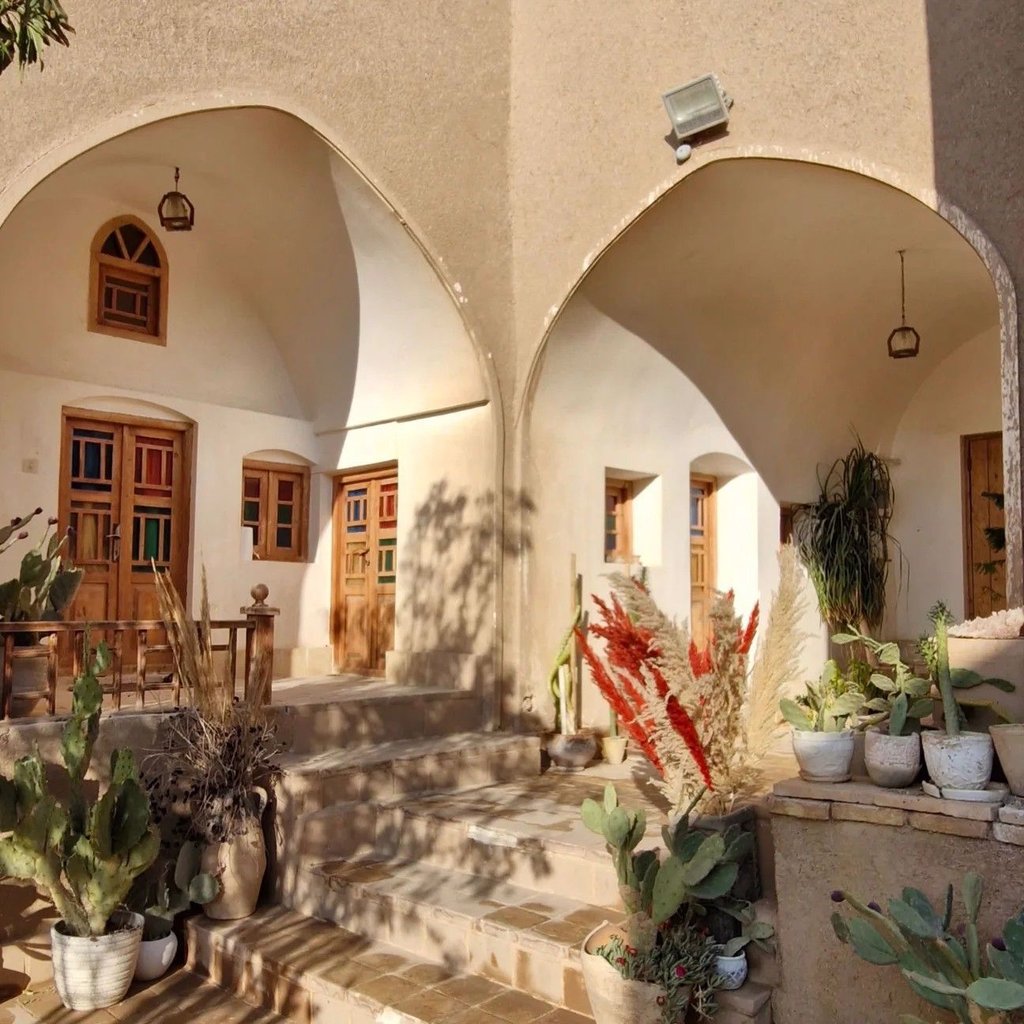 تصویر پروفایل میزبان