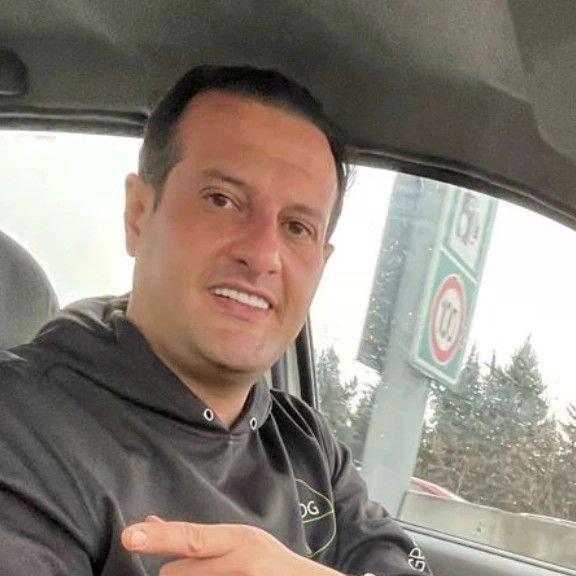 تصویر پروفایل میزبان