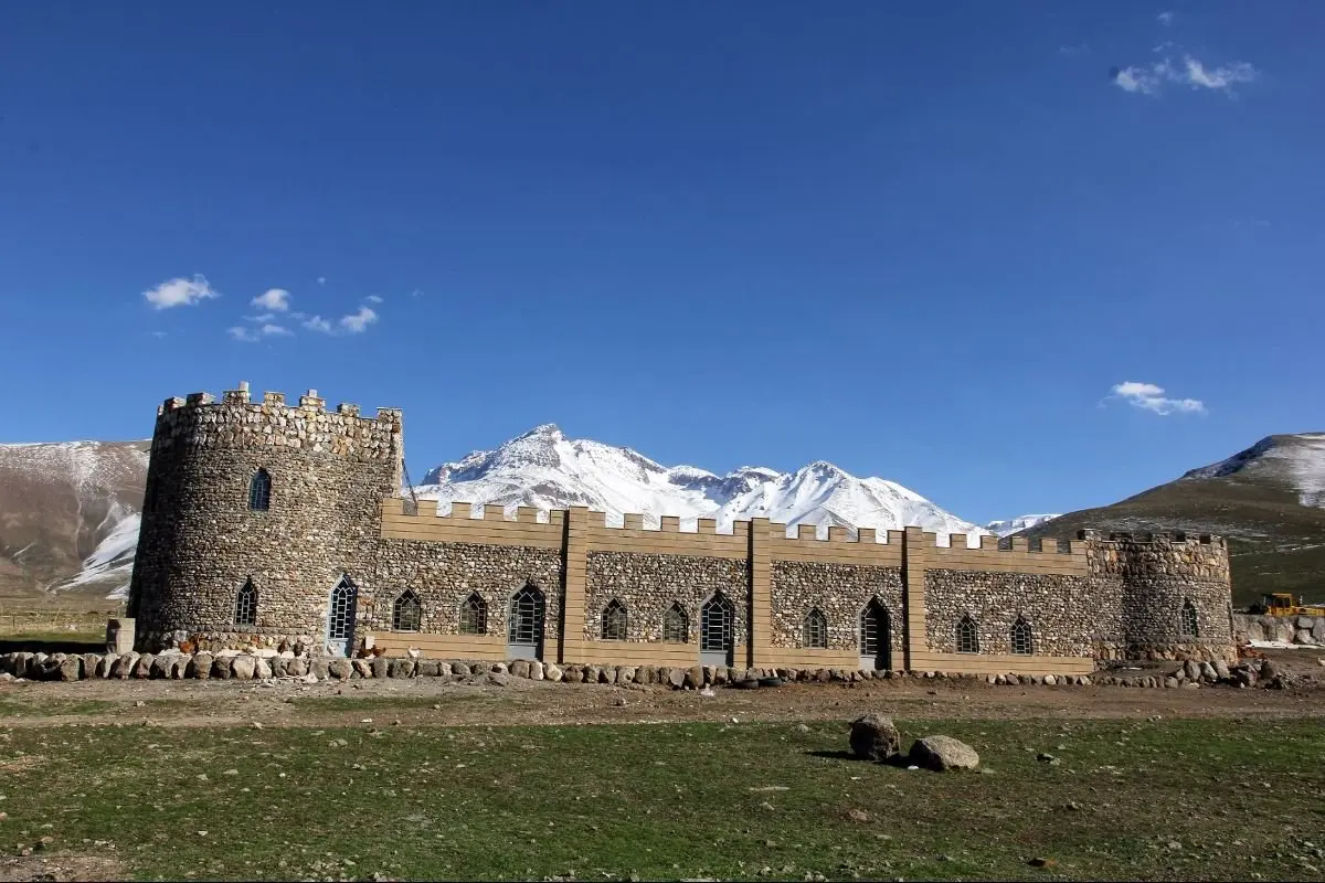 بوم گردی اکوکمپ دورنا - اتاق سه تخته کاروانسرا