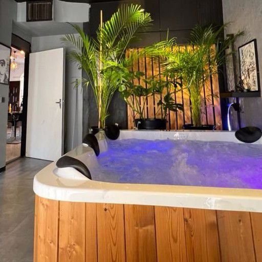 تصویر پروفایل میزبان