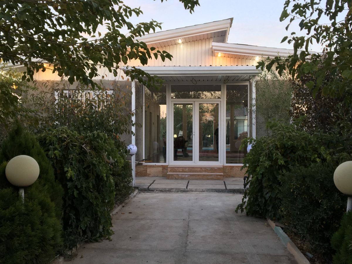 ویلا دوخوابه- پورصالح 4000 متری استخردار