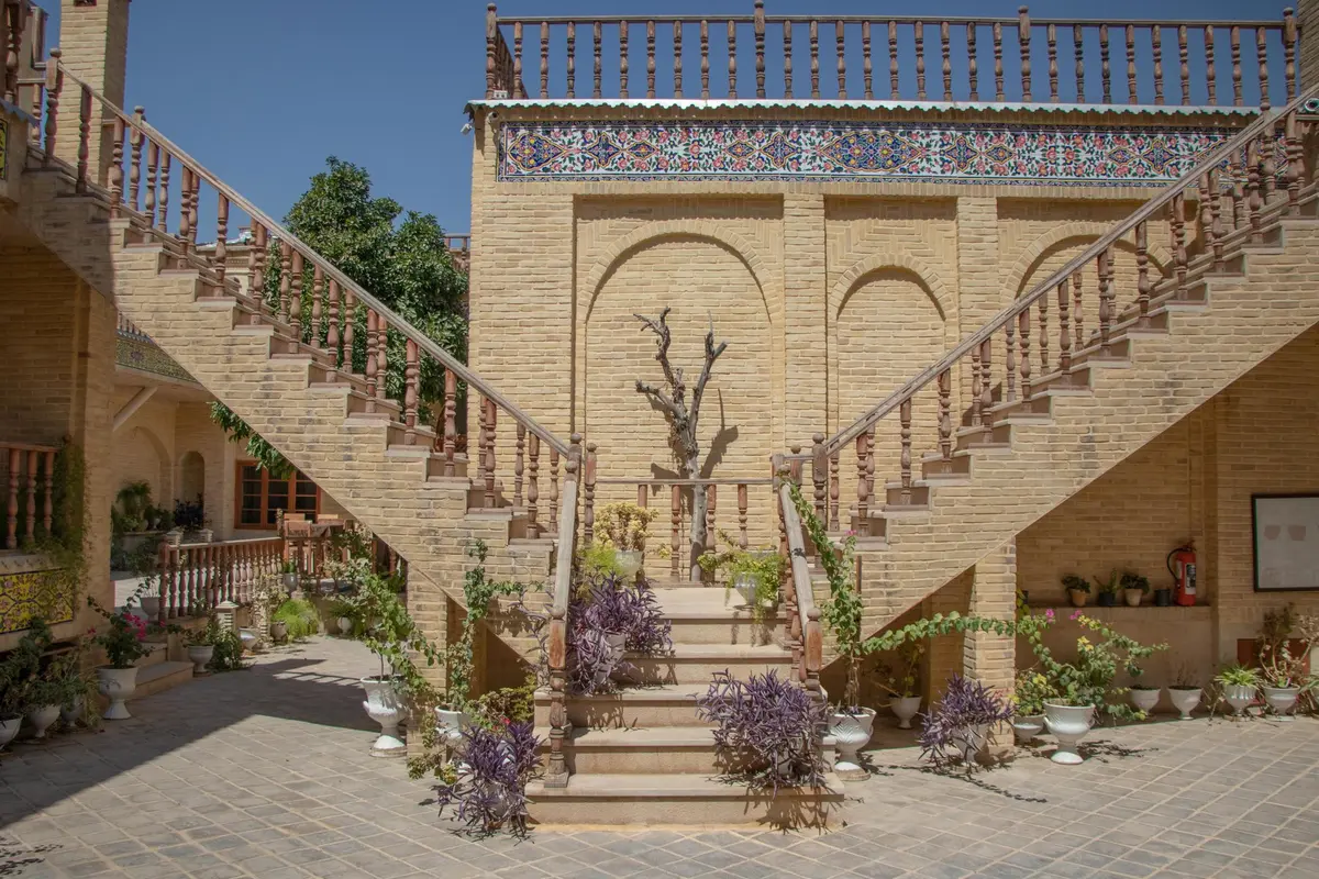 اقامتگاه سنتی فروغ مهر - واحد سه تخته