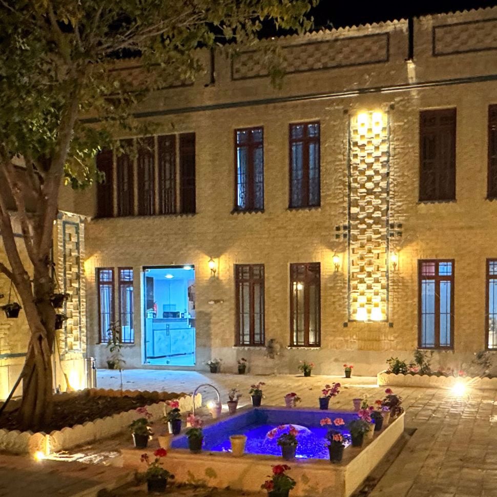 تصویر پروفایل میزبان