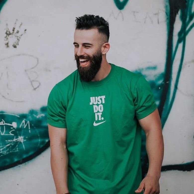 تصویر پروفایل میزبان