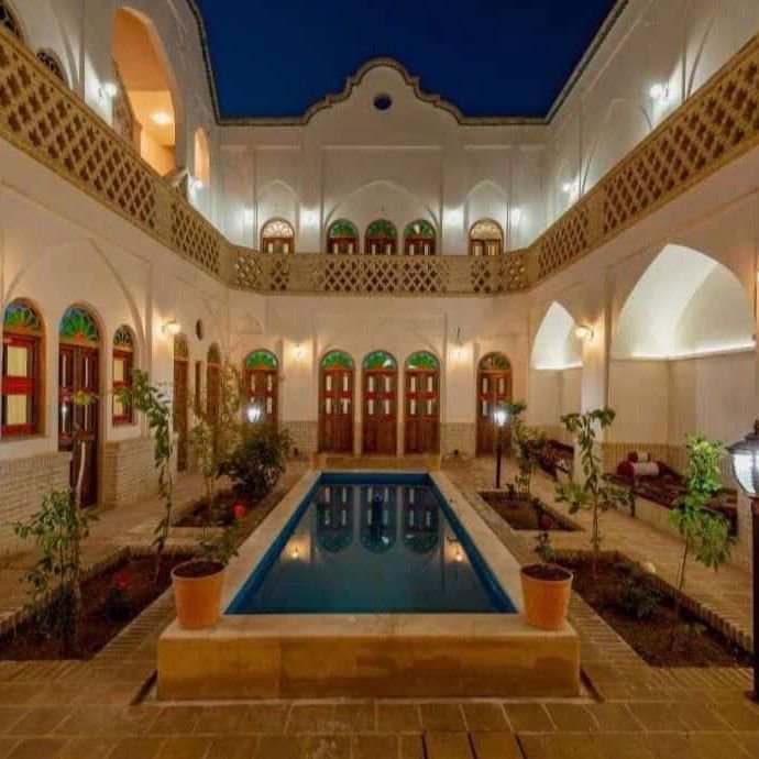 تصویر پروفایل میزبان