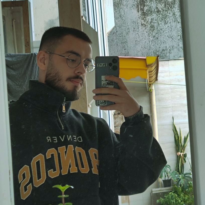 تصویر پروفایل میزبان