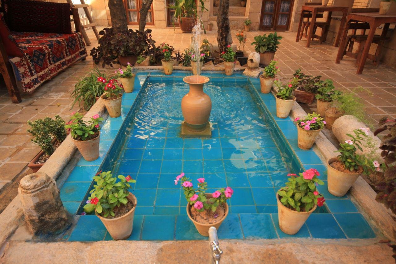 اقامتگاه سنتی ماه منیر - واحد سه تخته ترنج