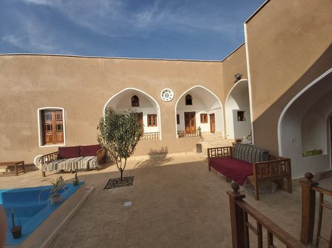 عمارت دژ گلی - واحد سه دری