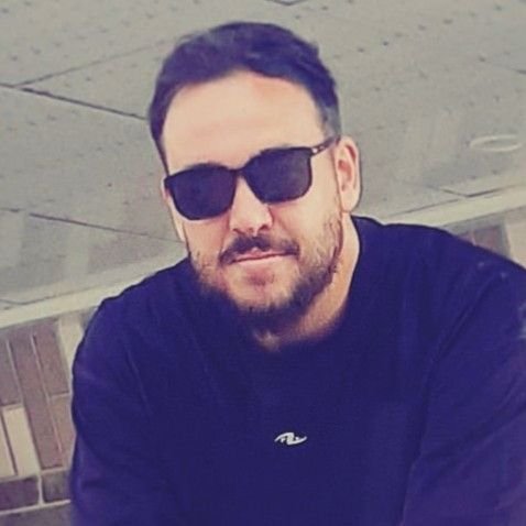 تصویر پروفایل میزبان