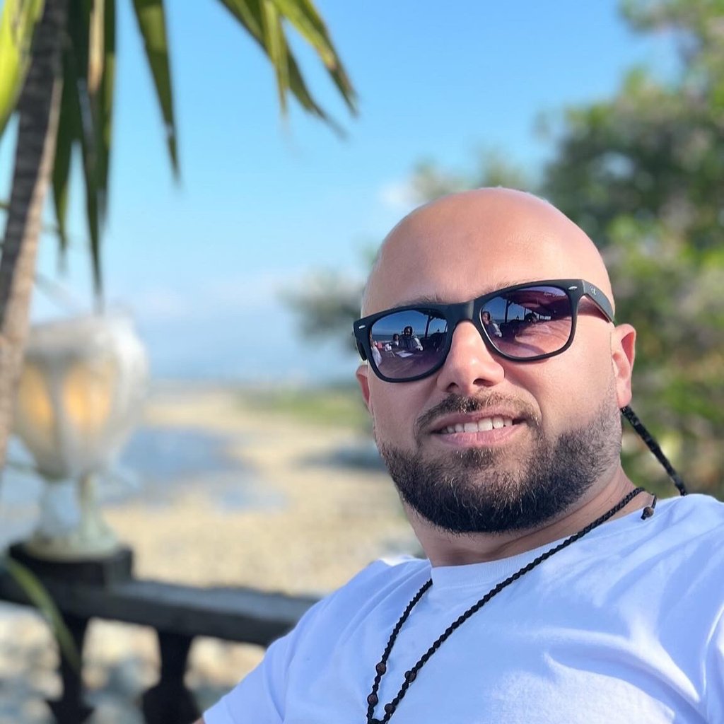 تصویر پروفایل میزبان