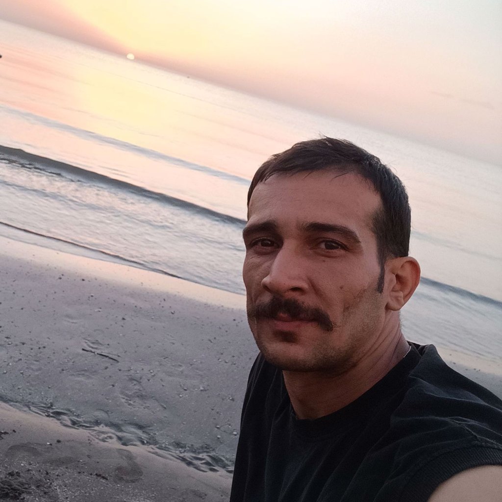 تصویر پروفایل میزبان