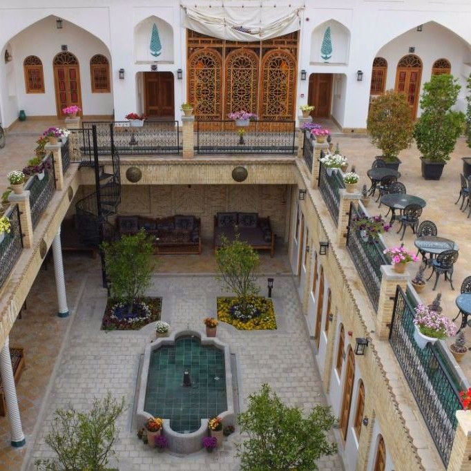 تصویر پروفایل میزبان