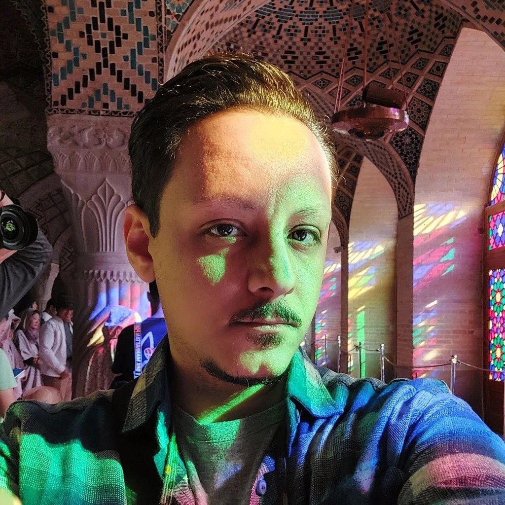 تصویر پروفایل میزبان