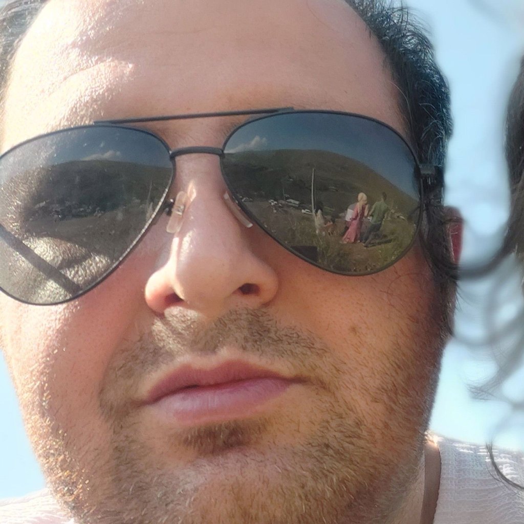 تصویر پروفایل میزبان