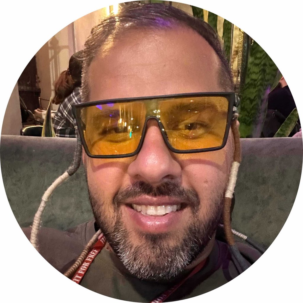 تصویر پروفایل میزبان