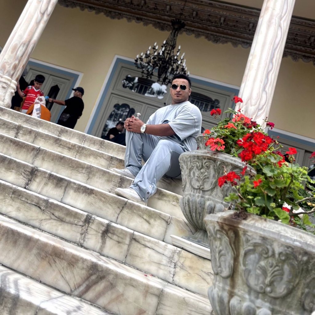 تصویر پروفایل میزبان