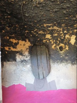 بوم گردی بن میمند - اتاق سنگی شش نفره