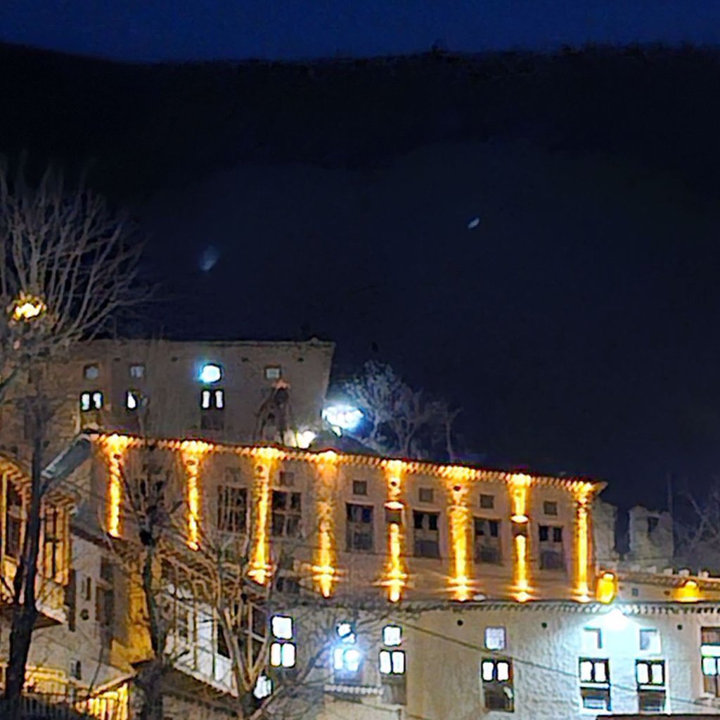 میزبان جاباما - علی نمازی