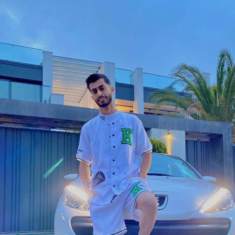 تصویر پروفایل میزبان