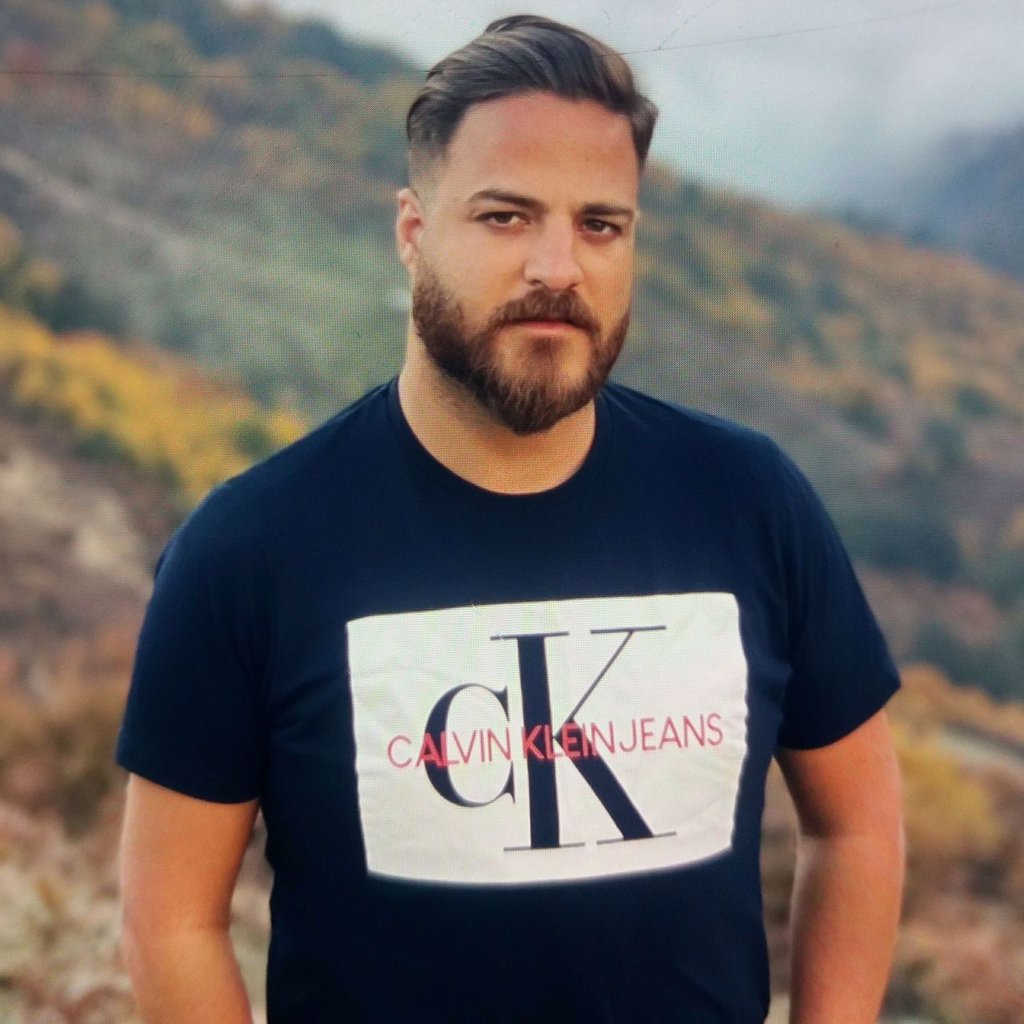 تصویر پروفایل میزبان