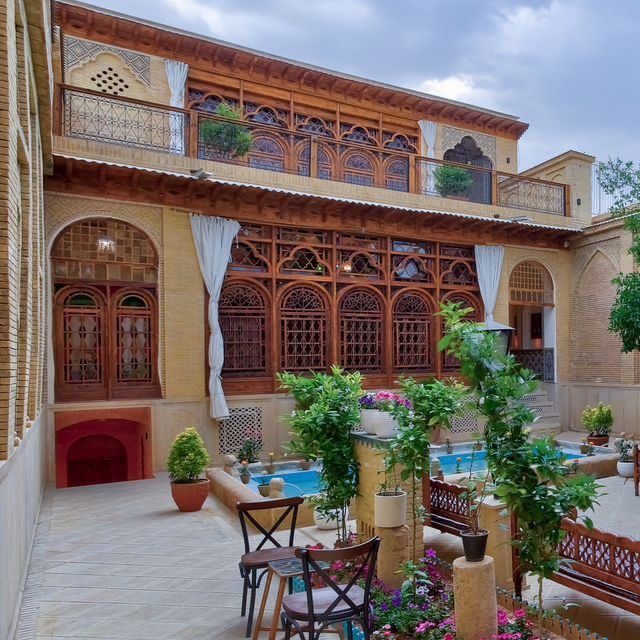 تصویر پروفایل میزبان