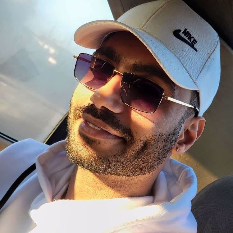 تصویر پروفایل میزبان