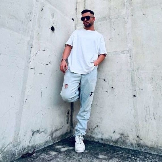 تصویر پروفایل میزبان