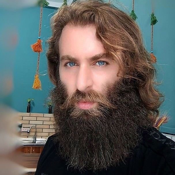 تصویر پروفایل میزبان