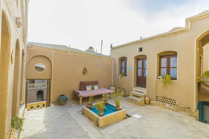 بوم گردی خانه نقلی - اتاق چهار تخته 2