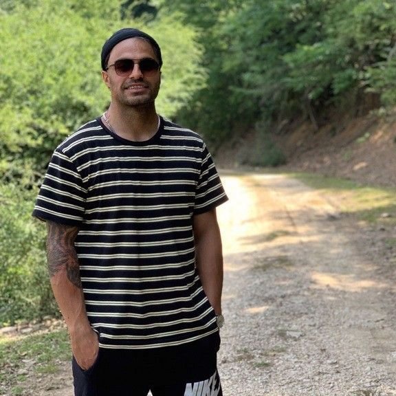 تصویر پروفایل میزبان