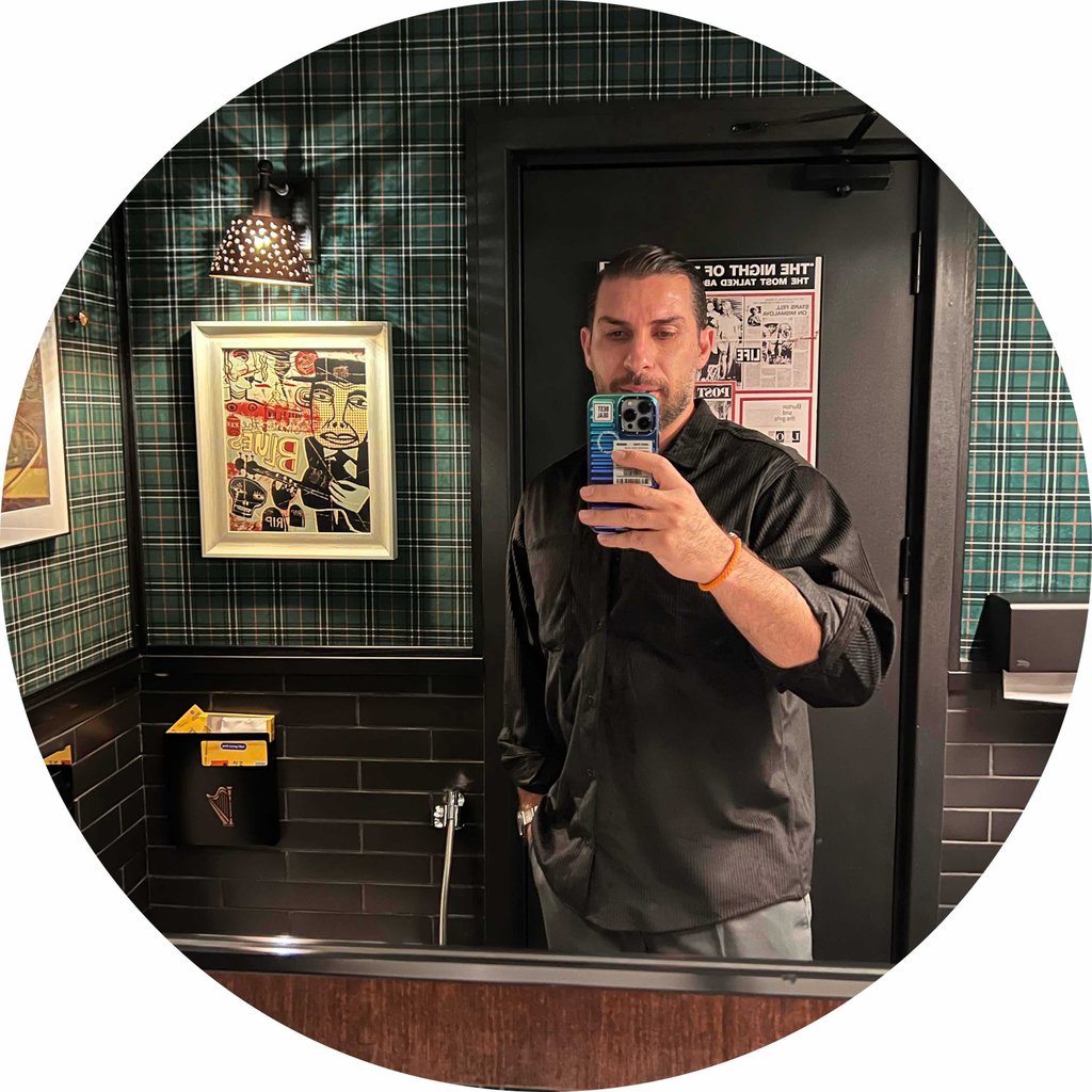 تصویر پروفایل میزبان