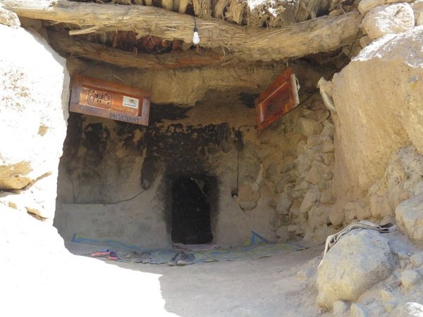 بوم گردی بن میمند - اتاق سنگی شش نفره