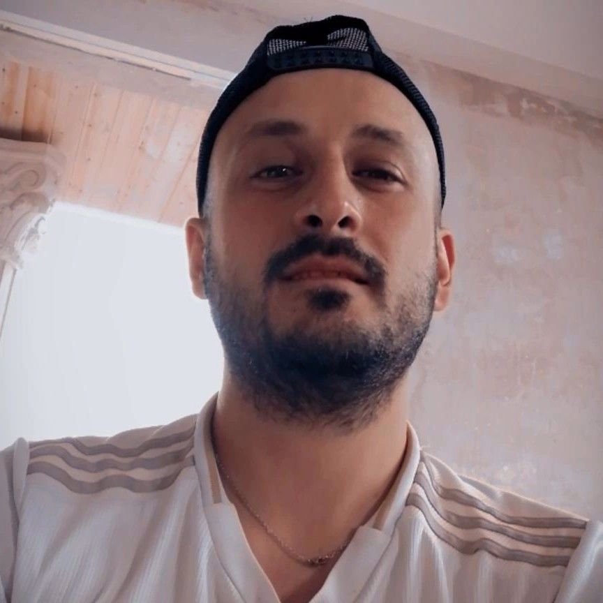 تصویر پروفایل میزبان