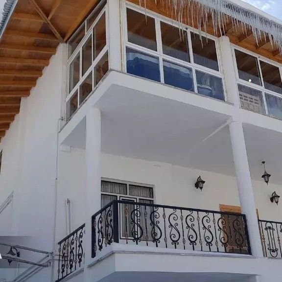 تصویر پروفایل میزبان