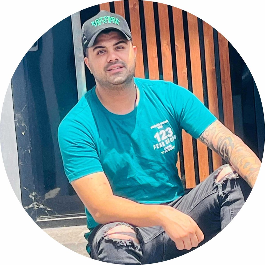 تصویر پروفایل میزبان