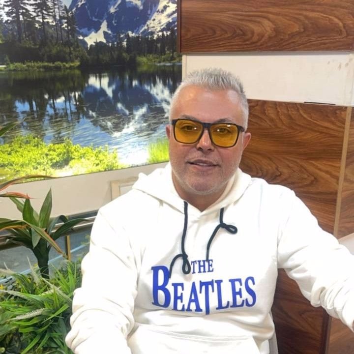 تصویر پروفایل میزبان