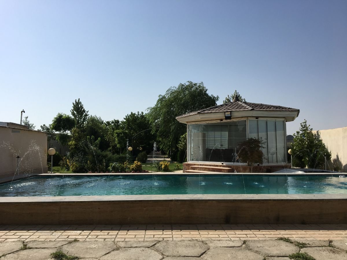 ویلا دوخوابه- پورصالح 4000 متری استخردار