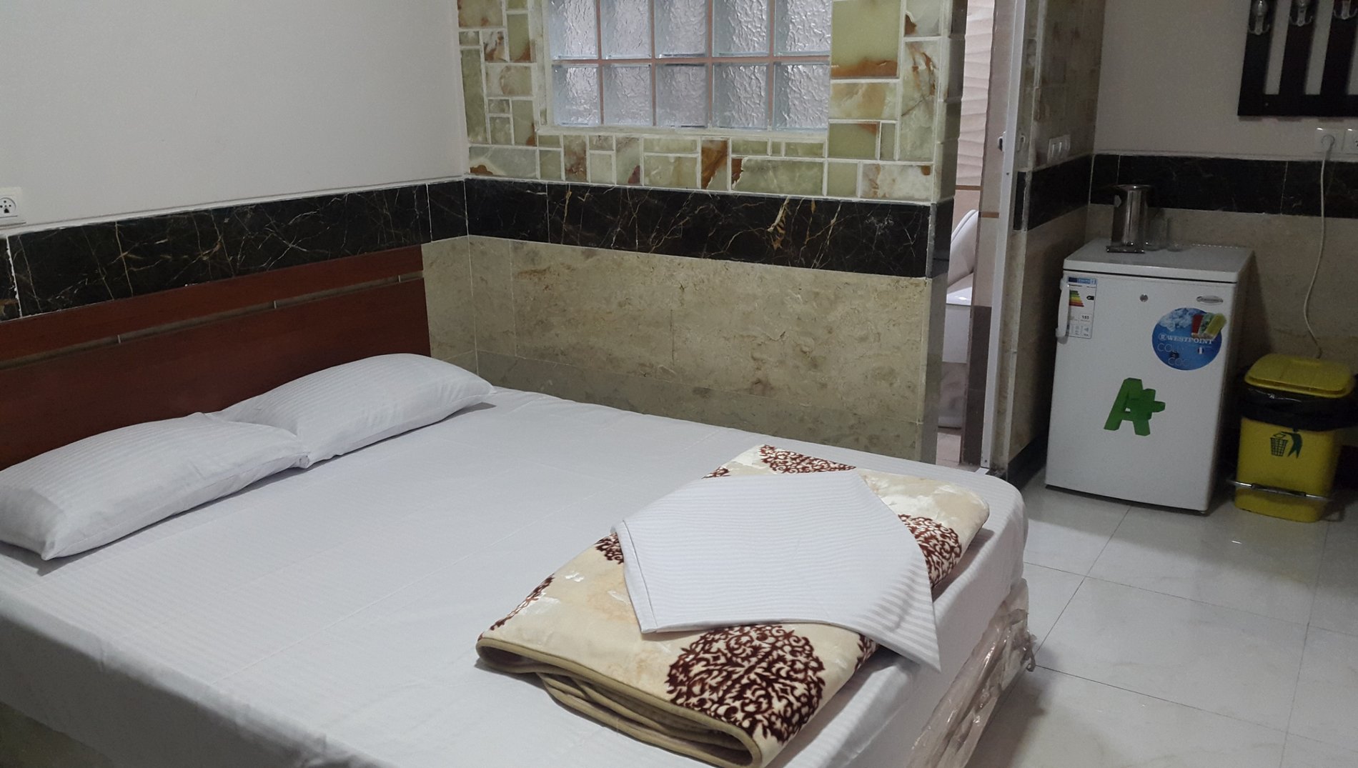 مسافرخانه مهران ولیعصر - اتاق چهار تخته