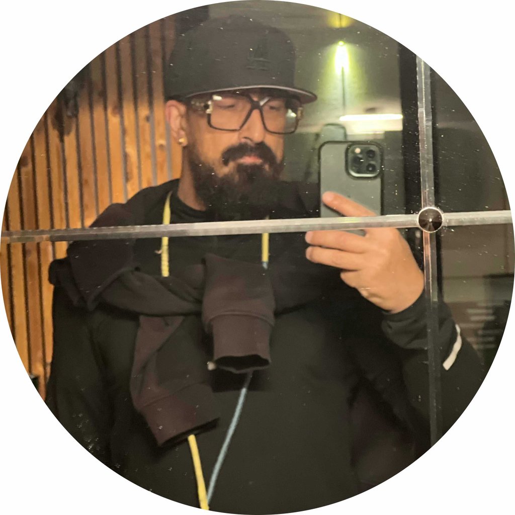 تصویر پروفایل میزبان